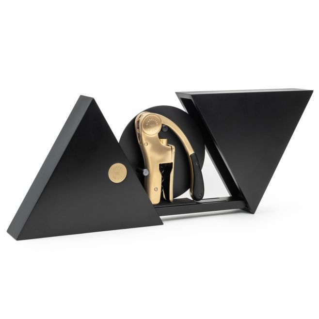 ✨ Oeno Motion Gold Geometry ✨ Když se technika snoubí s uměním. Tento exkluzivní otvírák na víno v designovém pouzdře je...